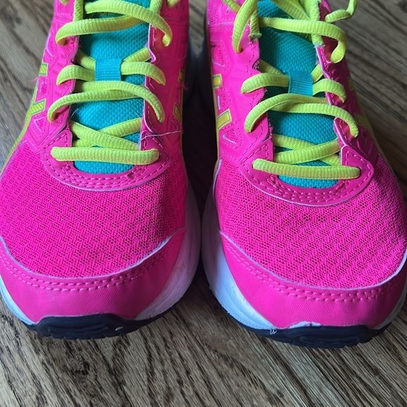 Asics Kids’ Jolt 3 shoes, size 4.5 - Picture 2 of 6